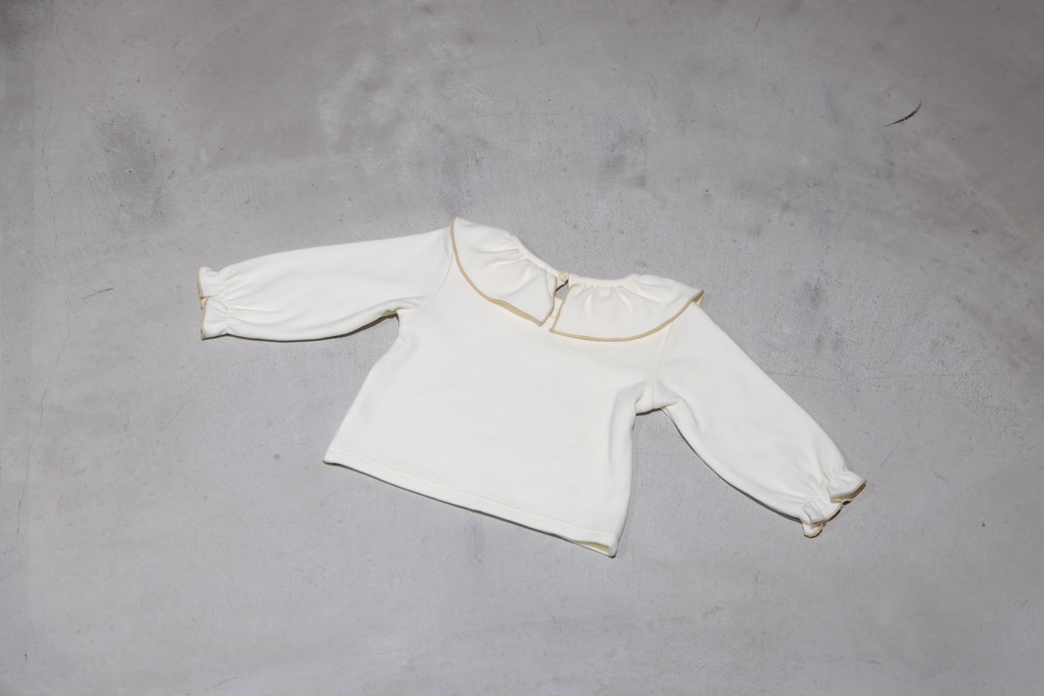 ストレッチスムースフリル衿シャツ【110091】