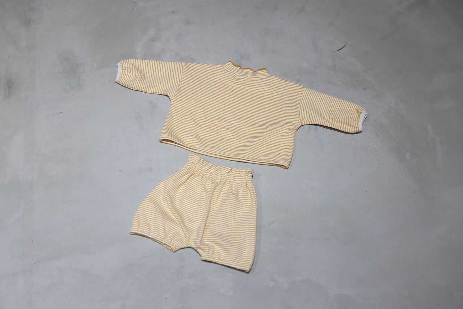 (予約商品)ストレッチボーダーモックネックTシャツ+パンツSET【110089】(Mustard)