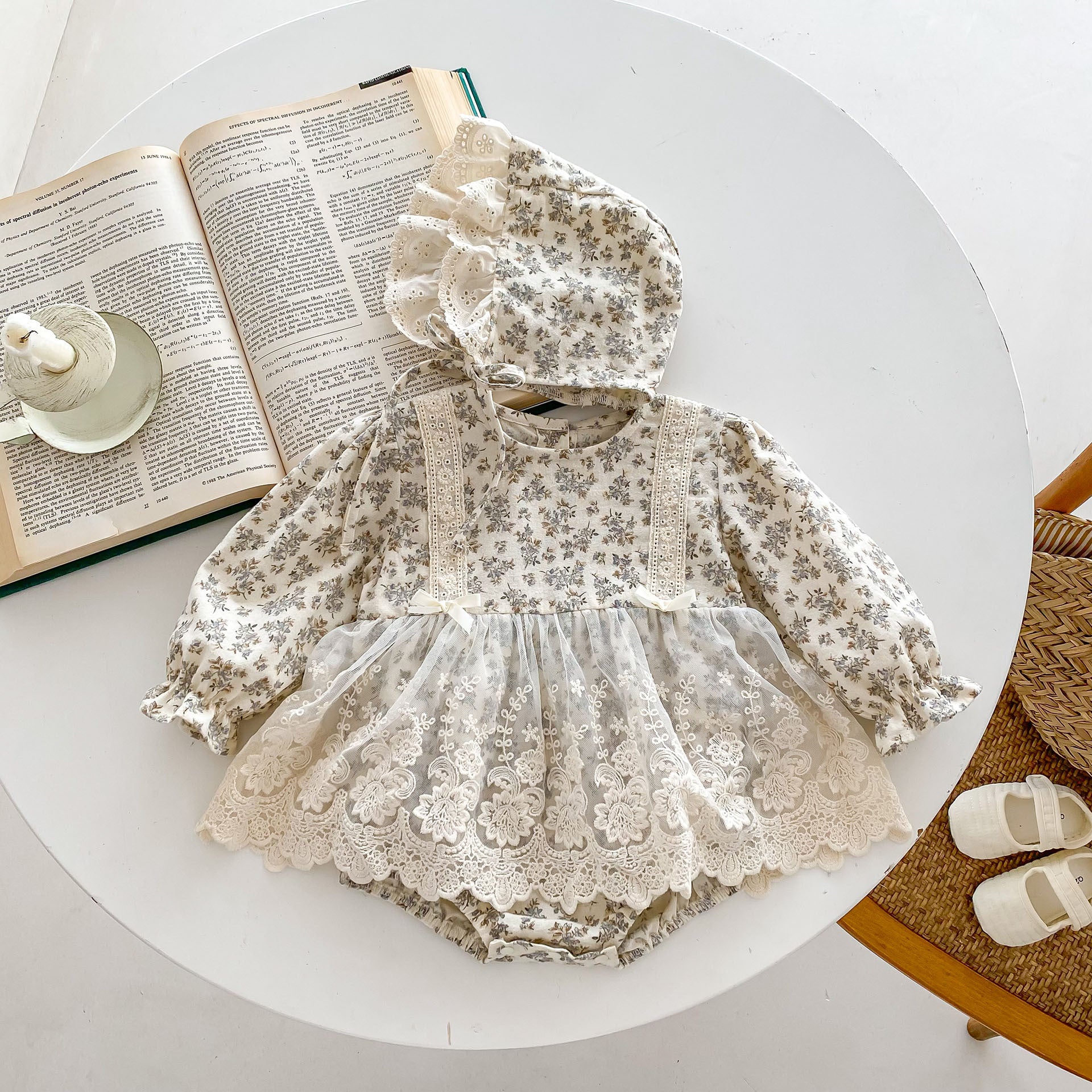 (予約商品)小花柄レースチュールロンパース(ボンネット付き/長袖)【N3359】