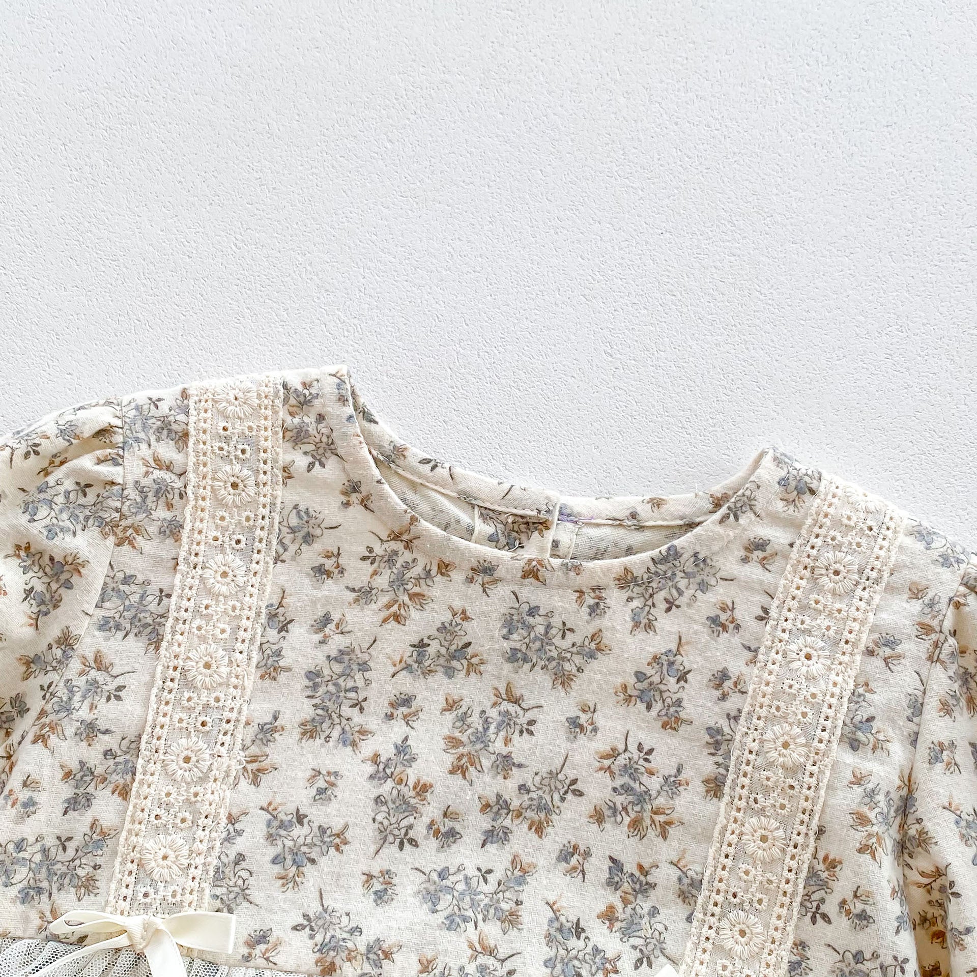 (予約商品)小花柄レースチュールロンパース(ボンネット付き/長袖)【N3359】