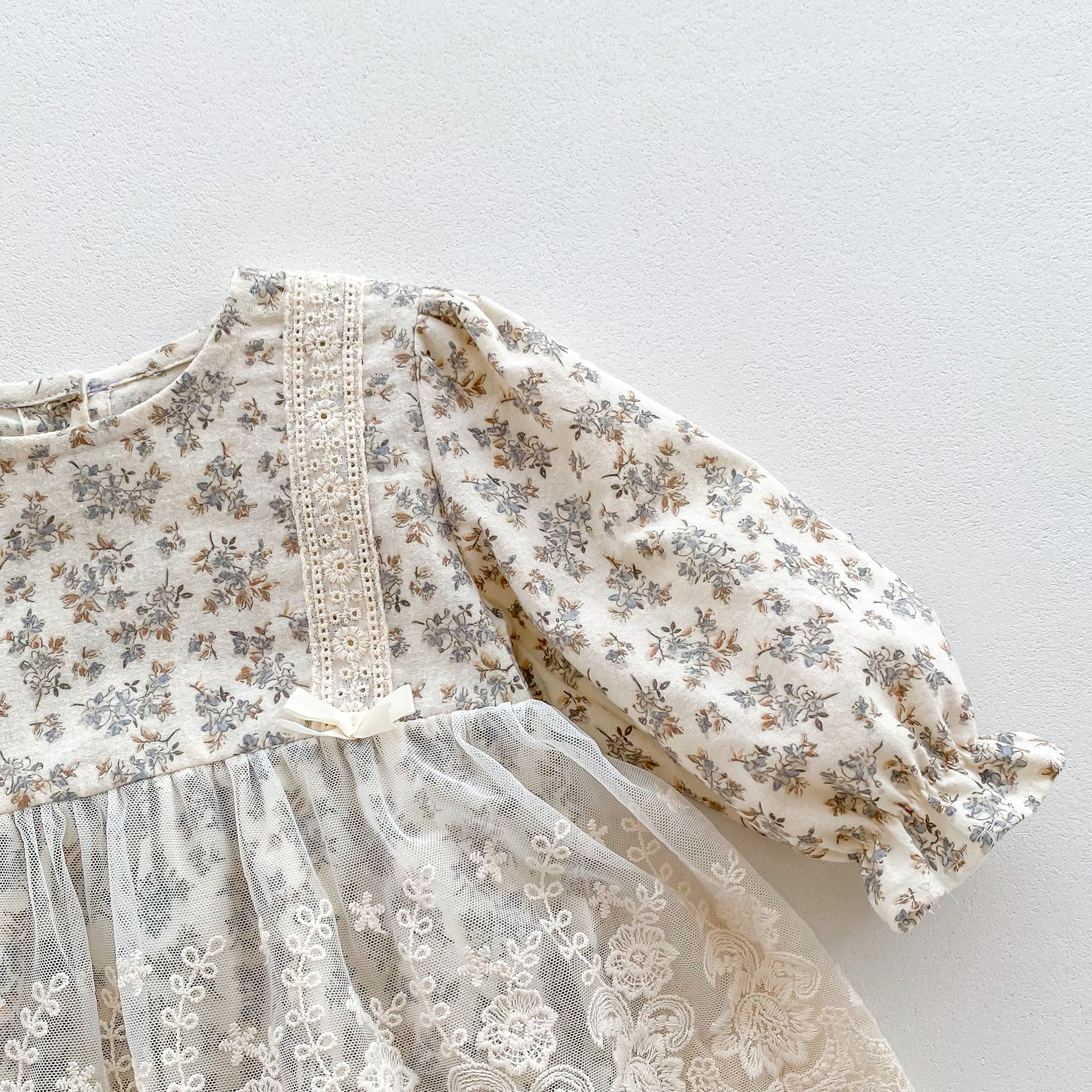 (予約商品)小花柄レースチュールロンパース(ボンネット付き/長袖)【N3359】