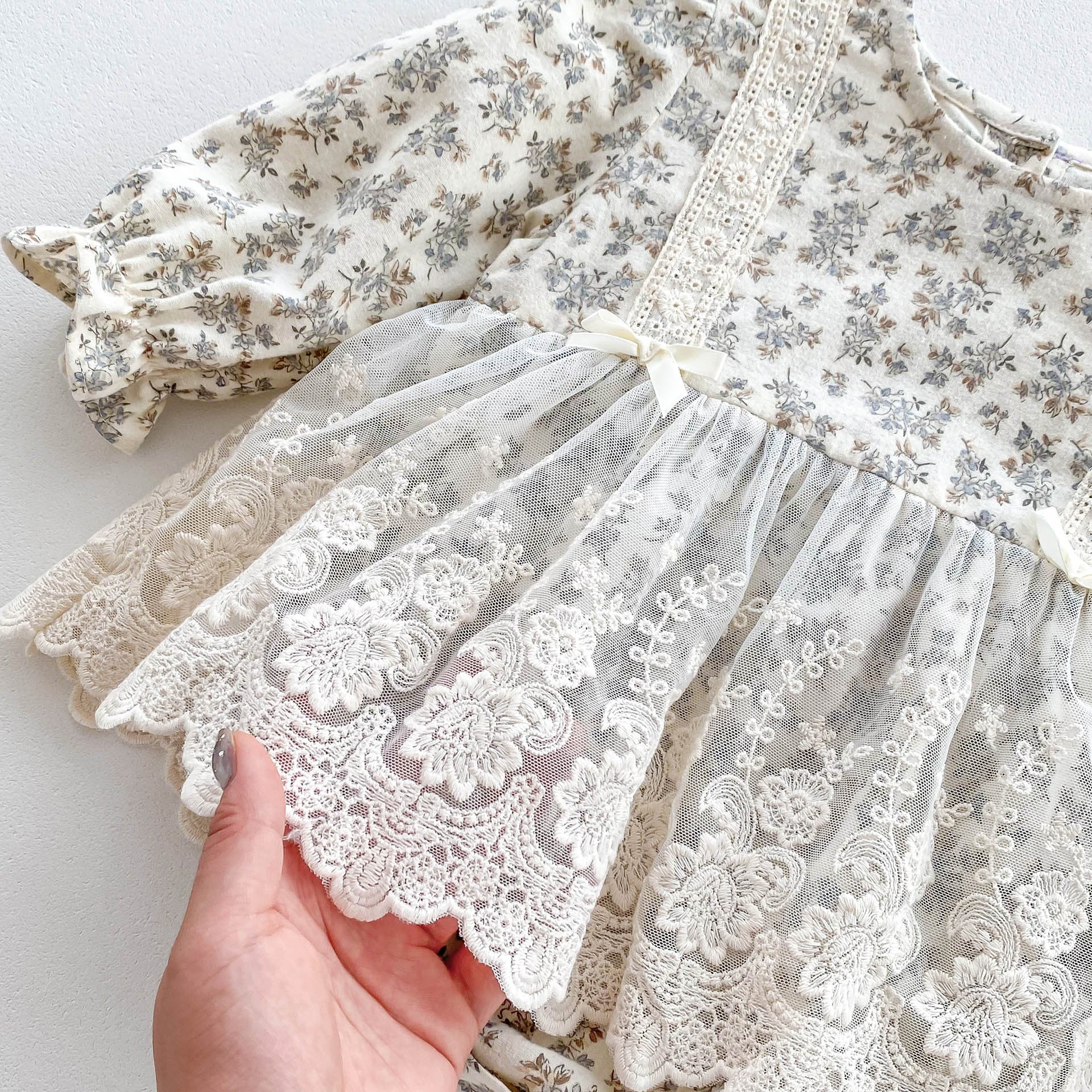 (予約商品)小花柄レースチュールロンパース(ボンネット付き/長袖)【N3359】