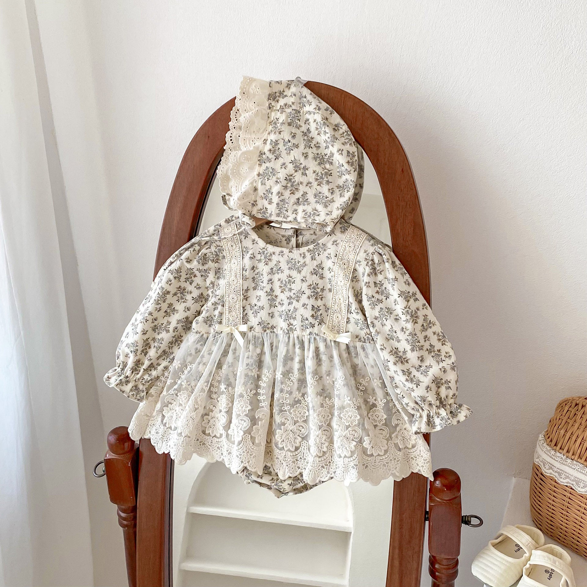 (予約商品)小花柄レースチュールロンパース(ボンネット付き/長袖)【N3359】