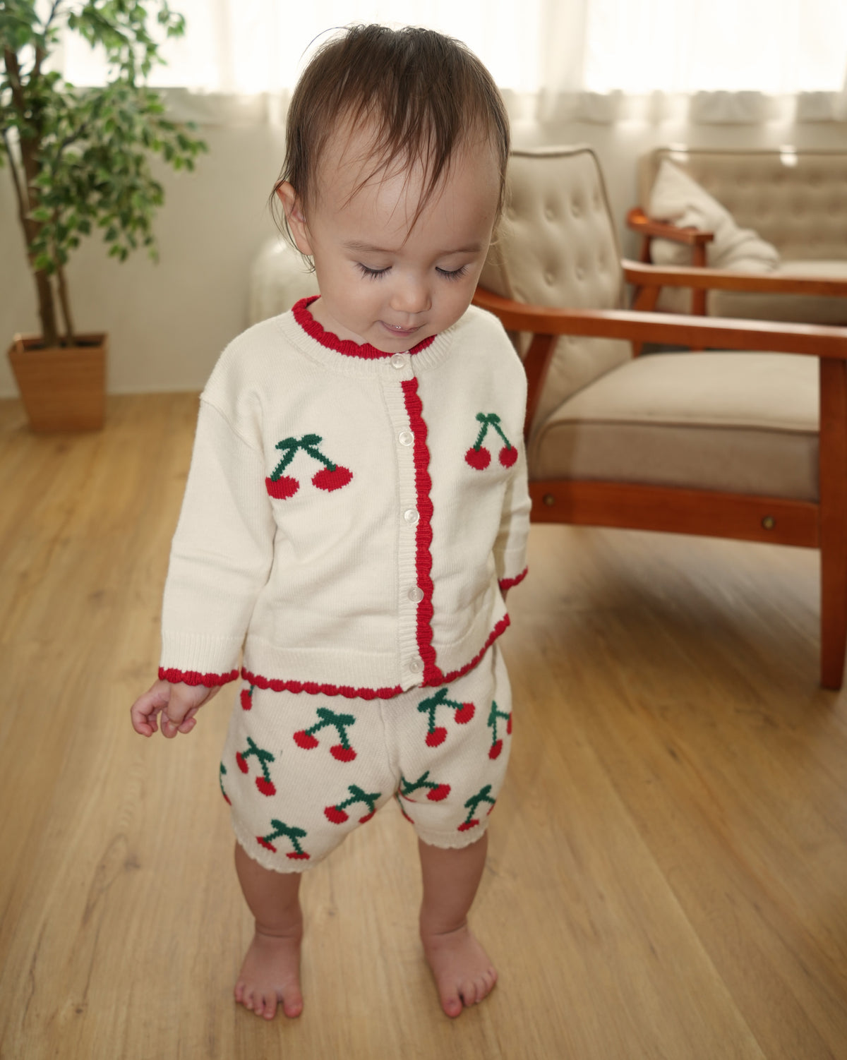 【110359】 (white) Cherry Knit Cardigan