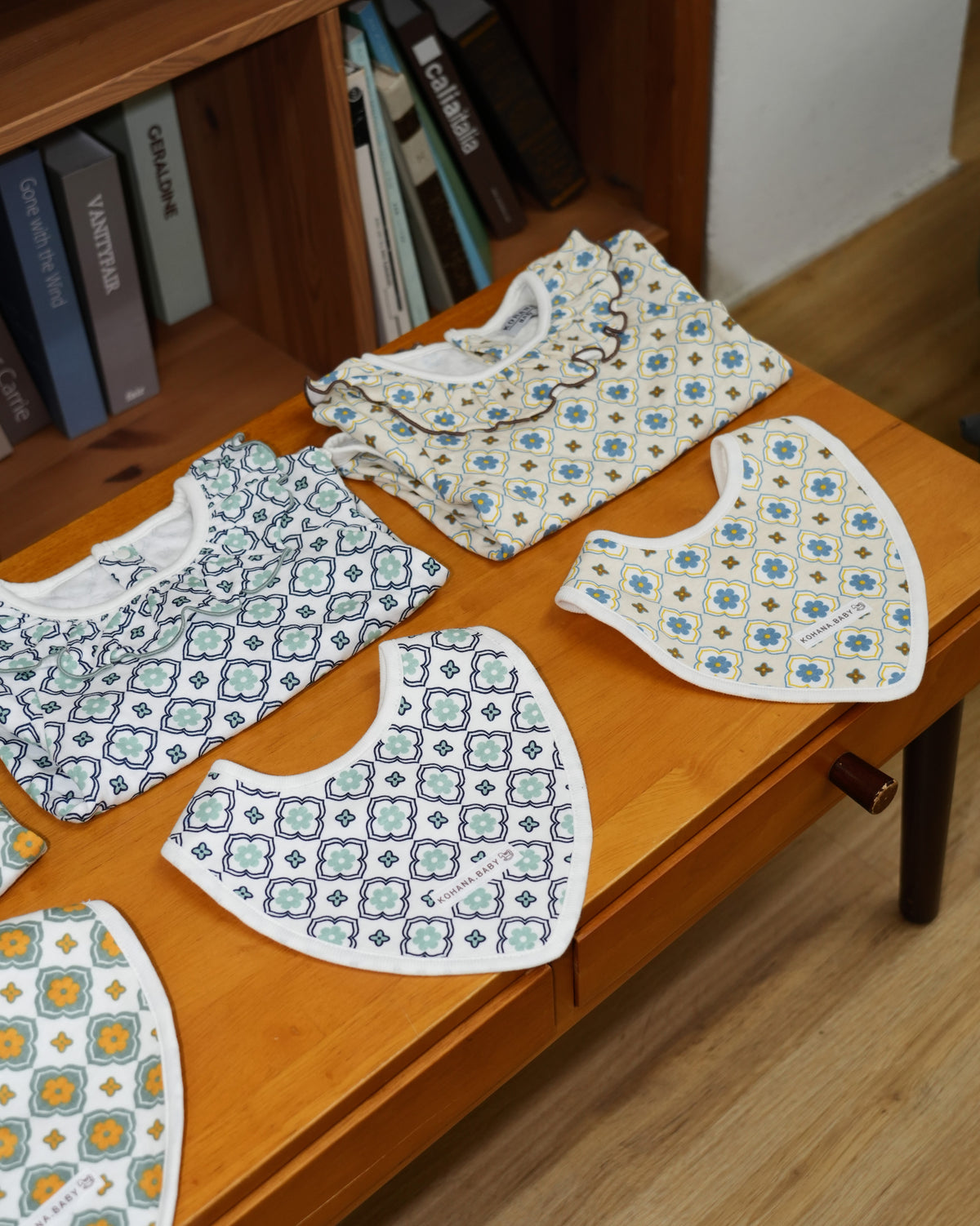 Vintage Tile Pattern Bib【110114】 (blue)