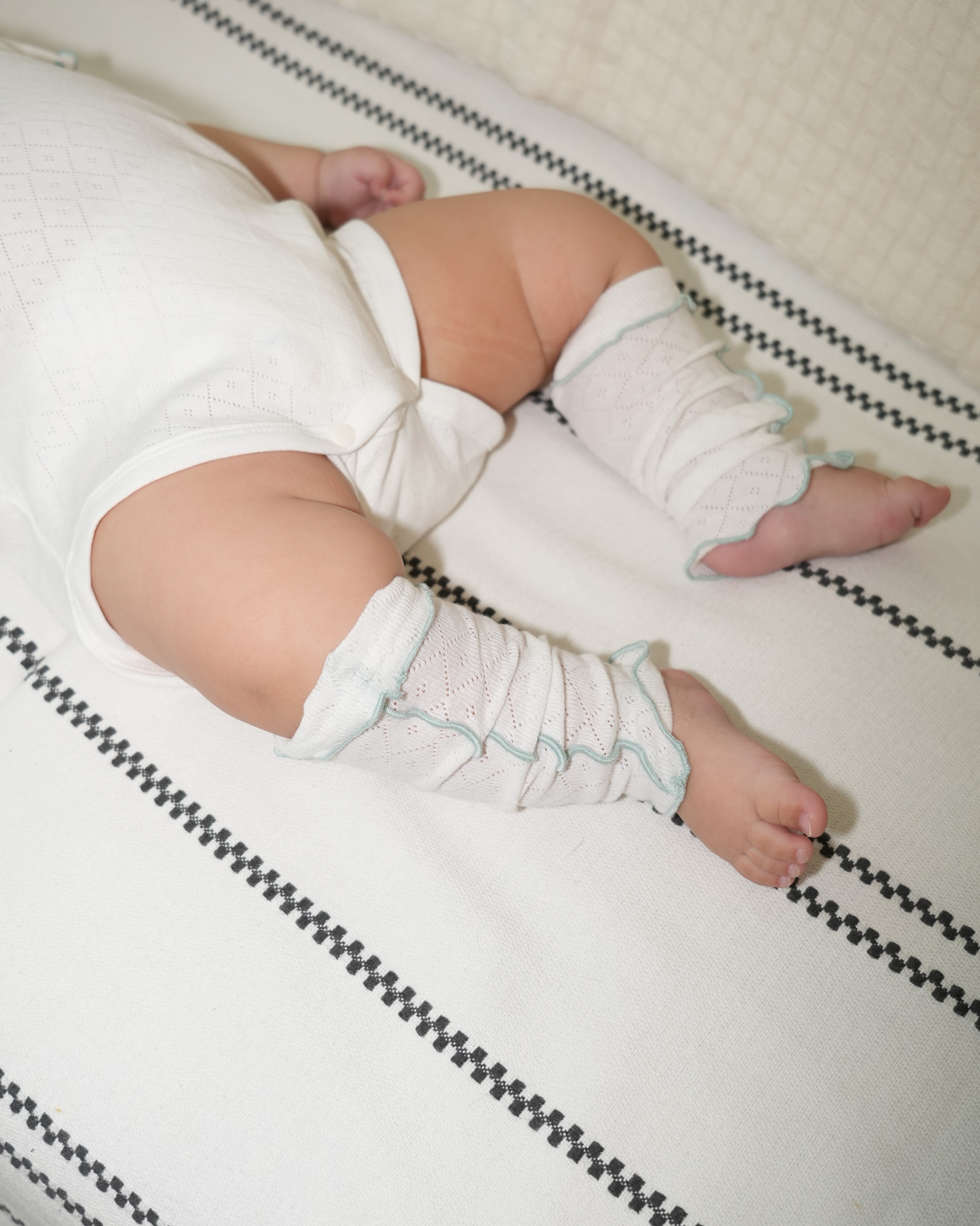 Eyelet Fraise Leg Warmers【110216】 (Off White)
