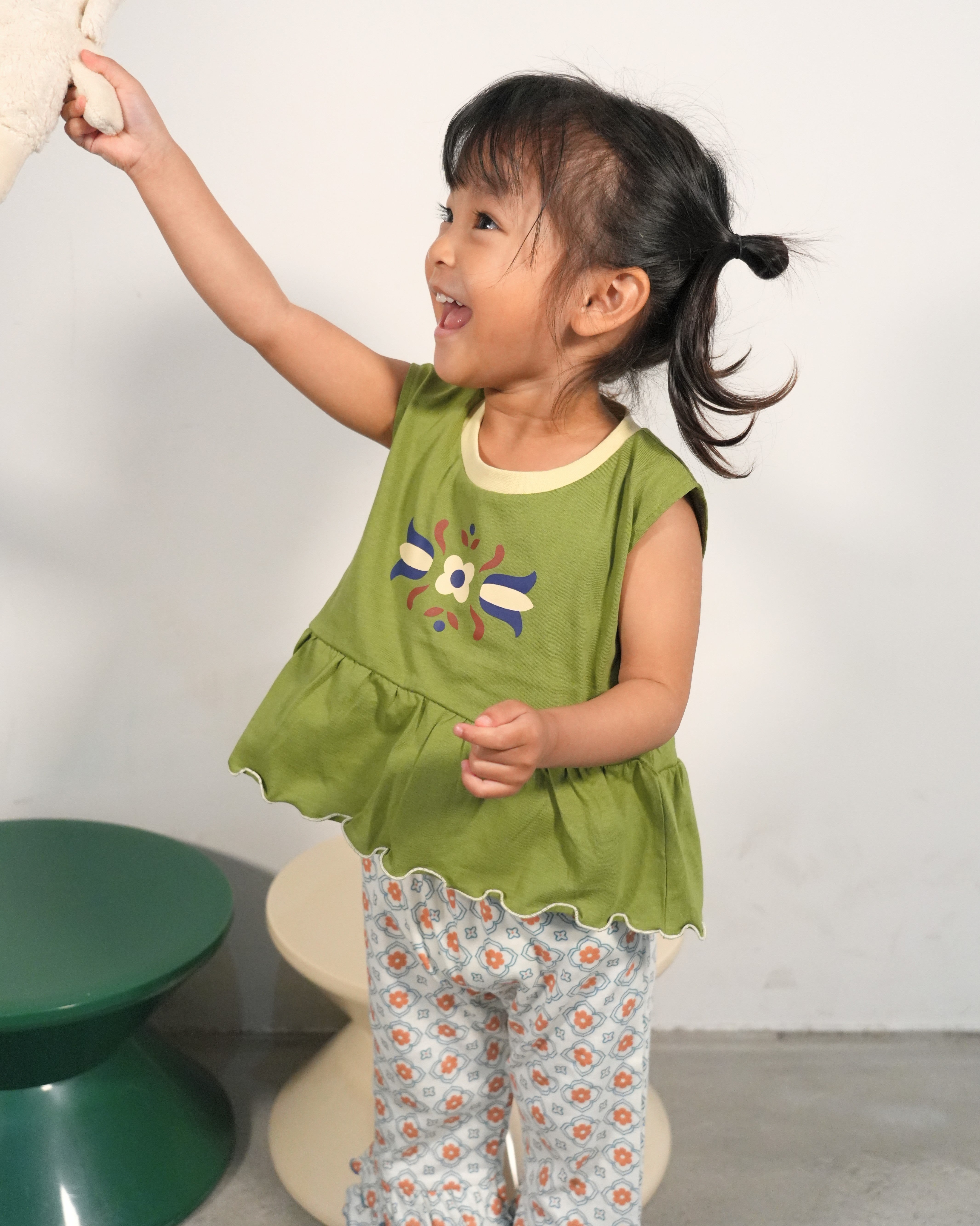 Tyrolean Peplum Sleeveless T-Shirt【110250】 (Khaki)
