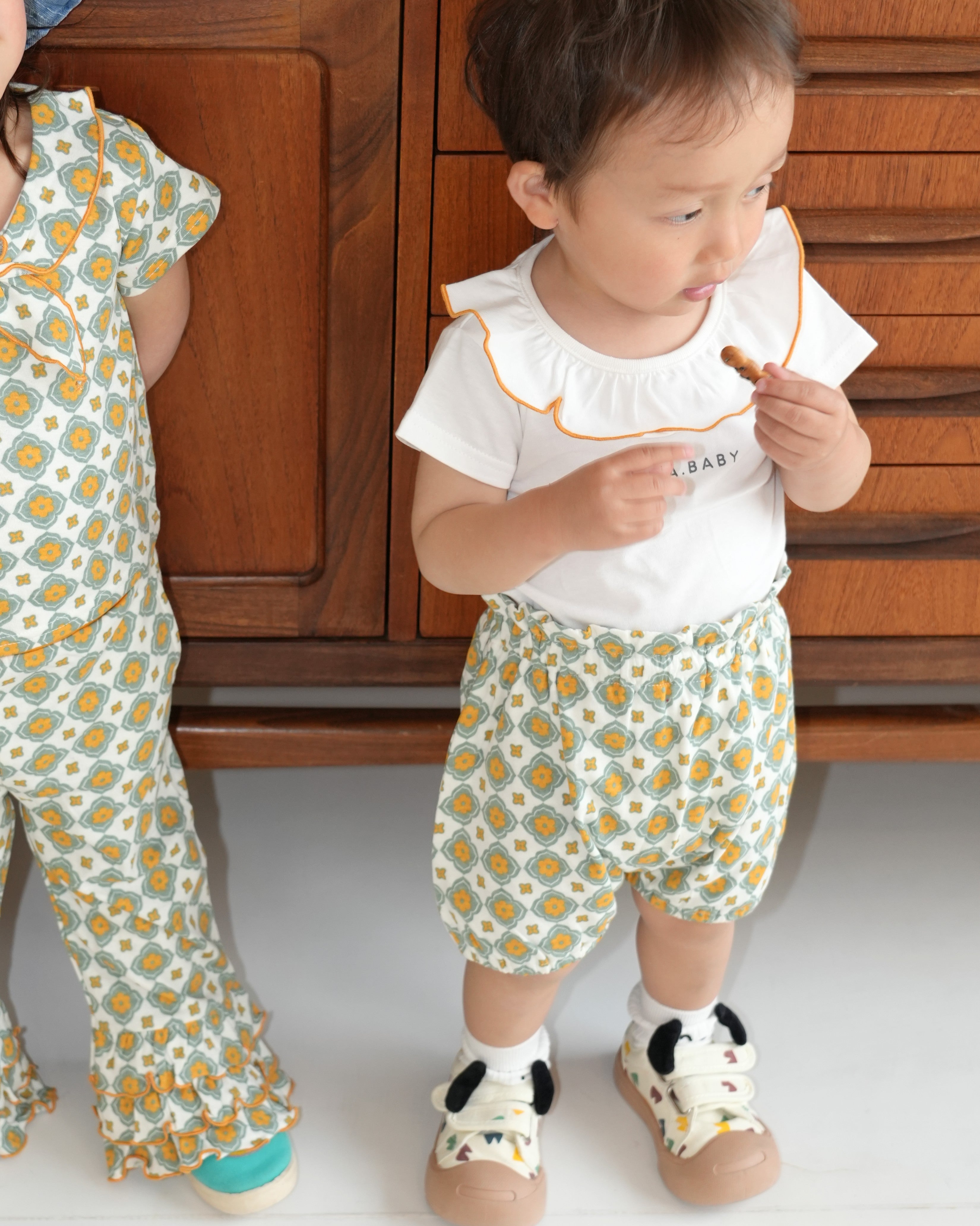 Vintage Tile Ruffle Collar T-Shirt Set【110223】 (Mustard)