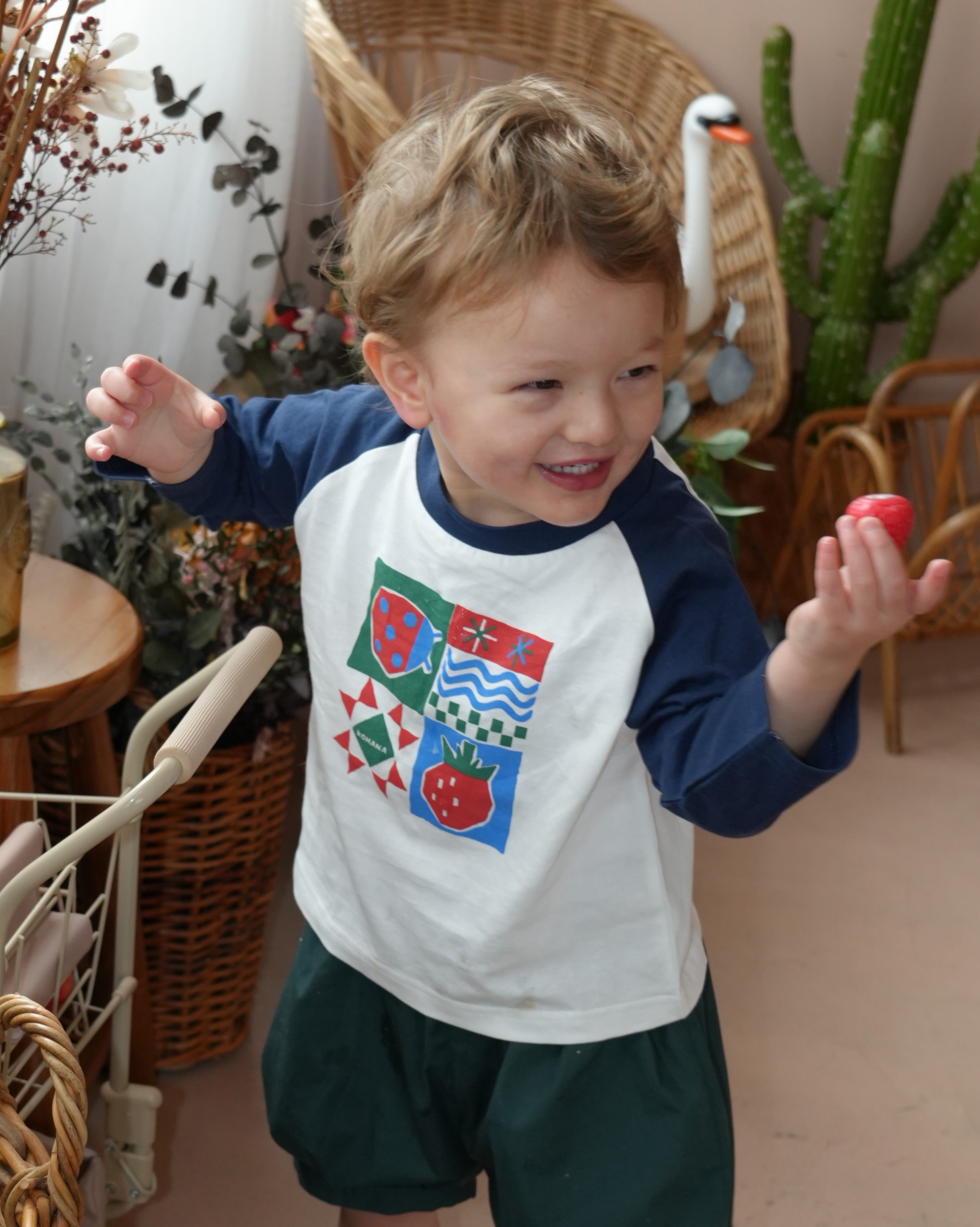 Doodle Raglan Sleeve T-Shirt【110134】