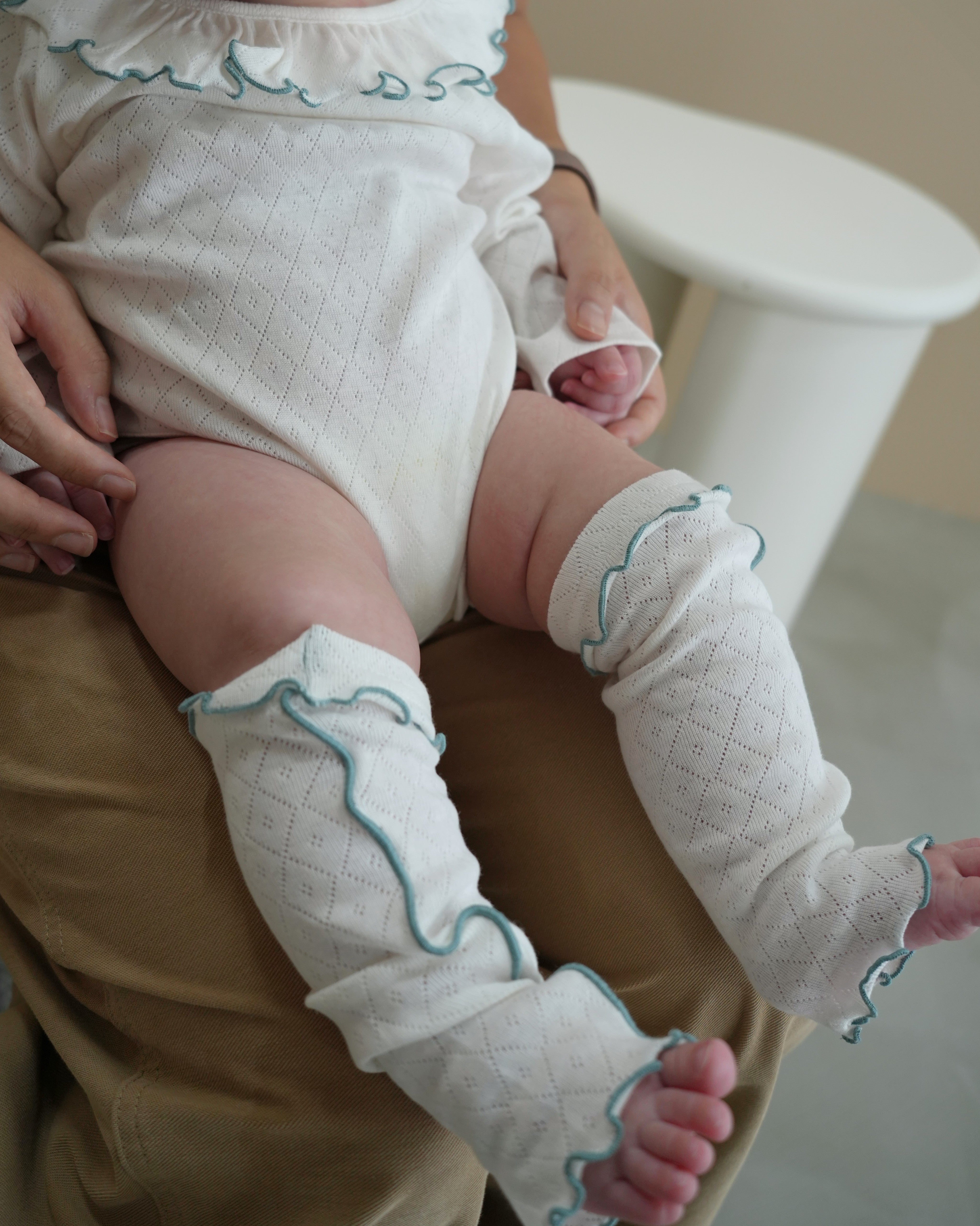 Eyelet Fraise Leg Warmers【110325】 (white)