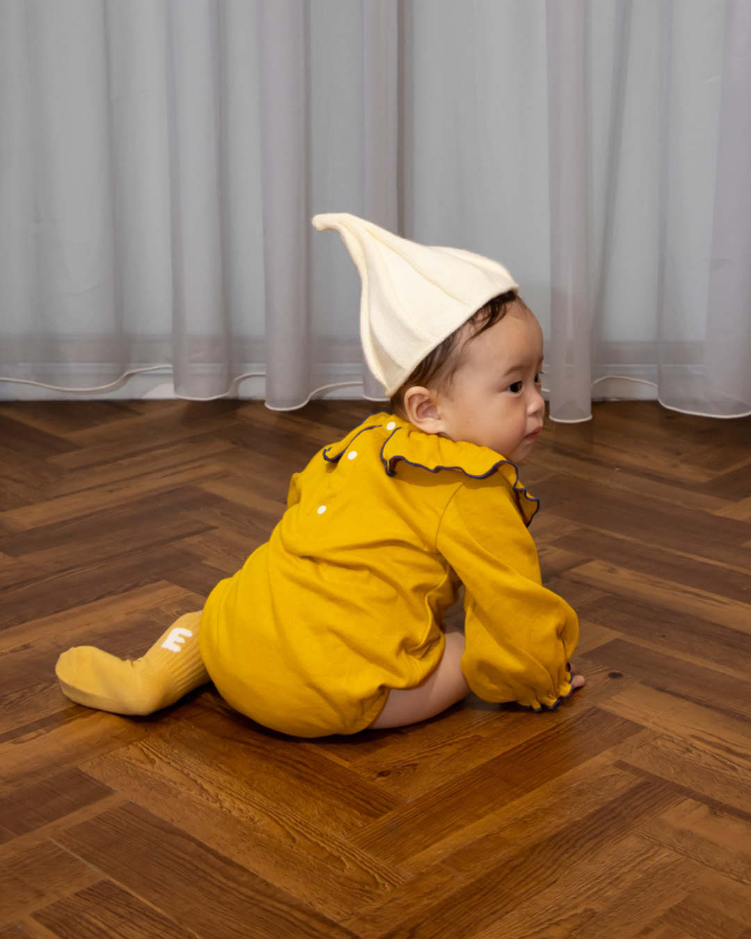 (予約商品)衿フリルロンパース【110082】（Mustard）