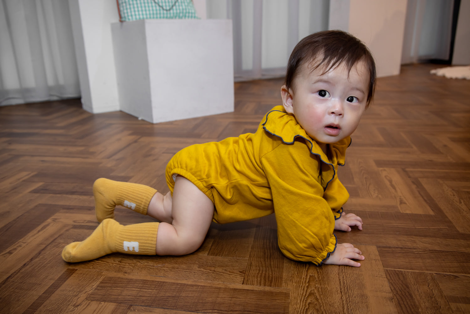 (Pre-order item) Ruffled Collar Romper [110082] (Mustard) 