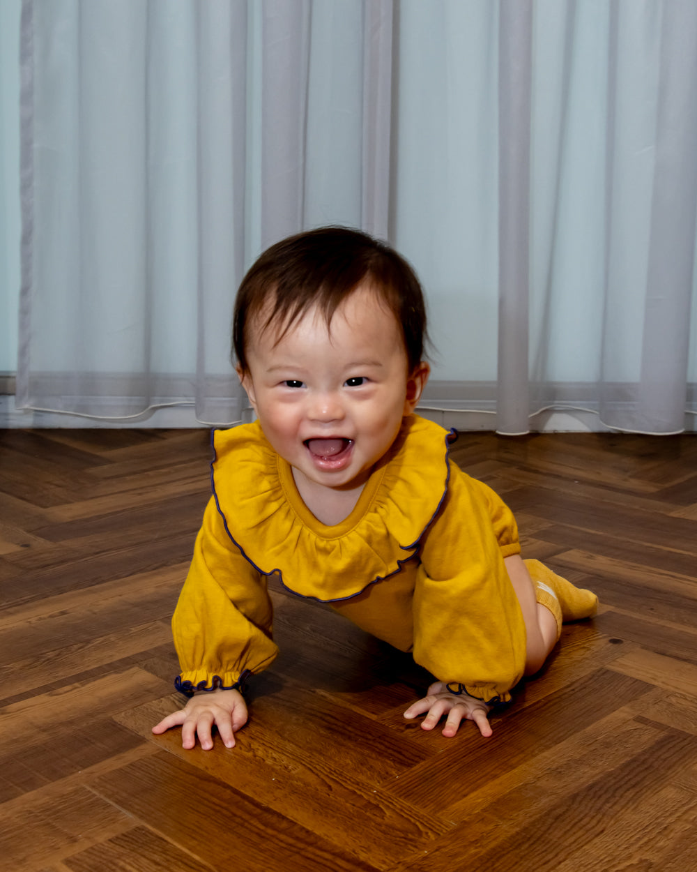 (予約商品)衿フリルロンパース【110082】（Mustard）