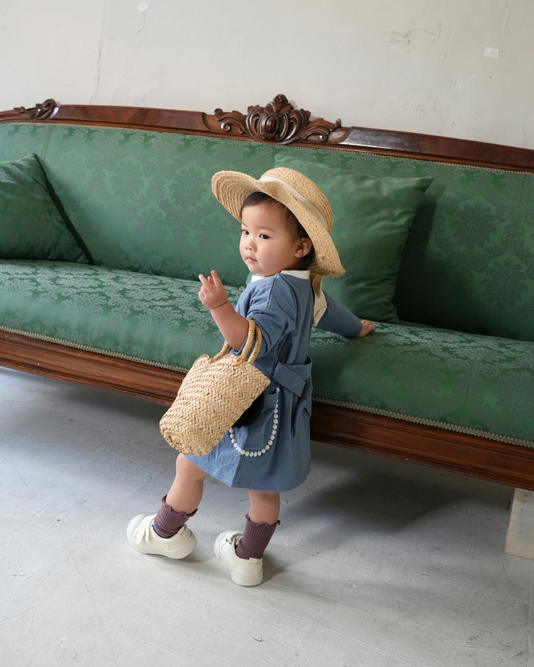 Botanical Embroidered T-Shirt One piece【110125】(blue)