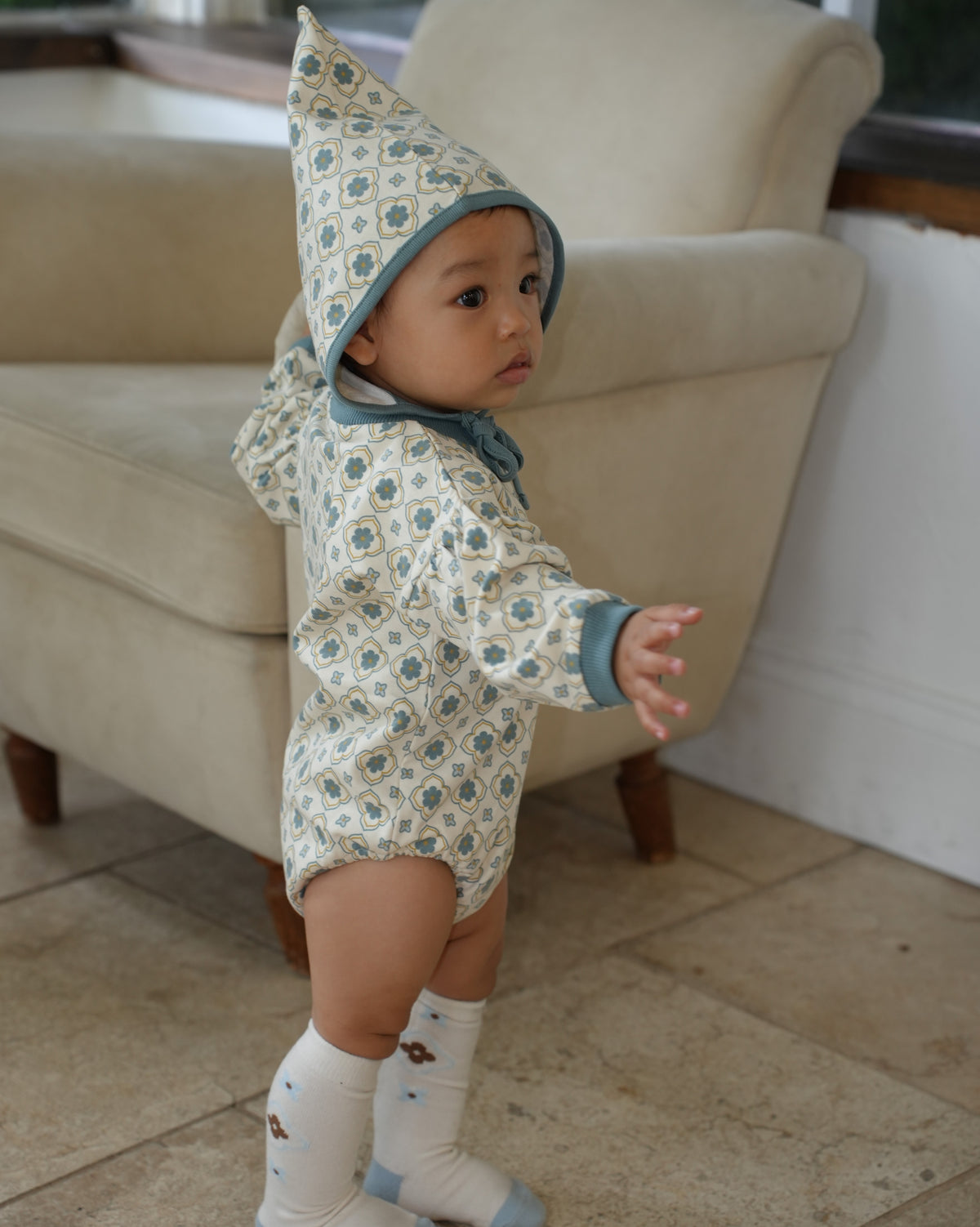 Vintage Tile Pattern Pointed Bonnet【110506】 (blue)
