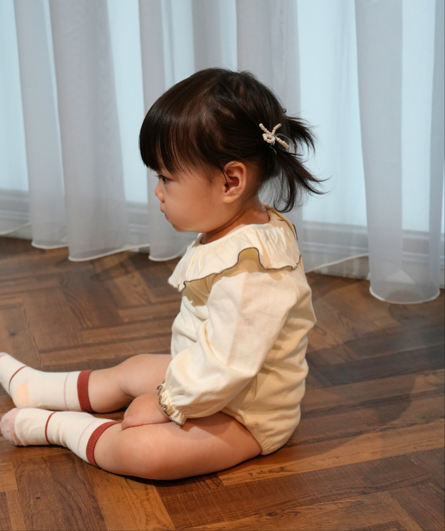 衿フリルロンパース【110082】（Ivory）