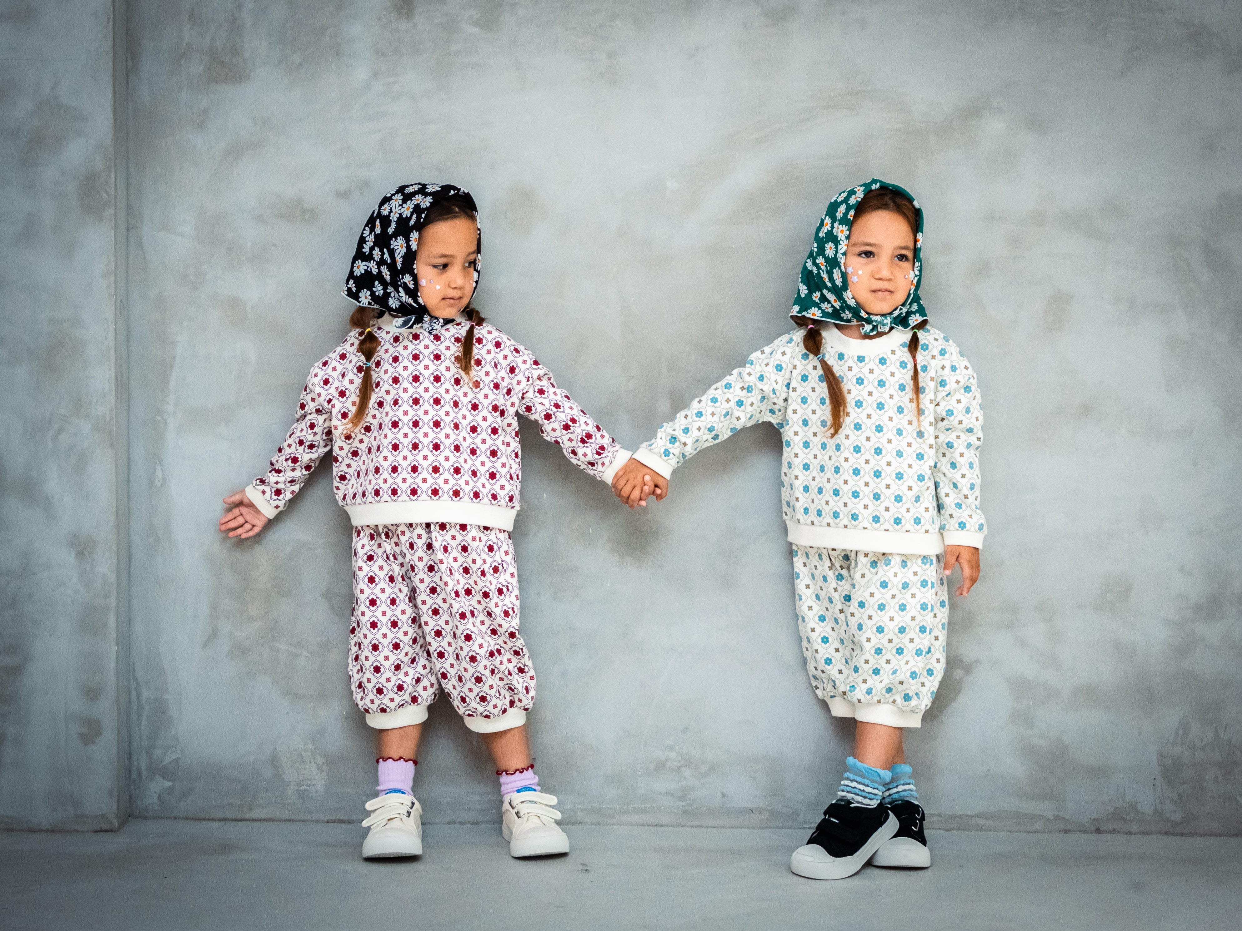 Vintage Tile Pattern Sweatshirt [110095] (Blue) 