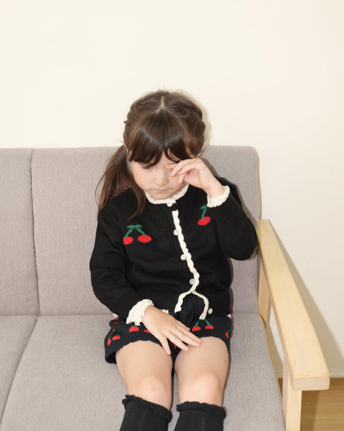 [110359] (black) Cherry Knit Cardigan