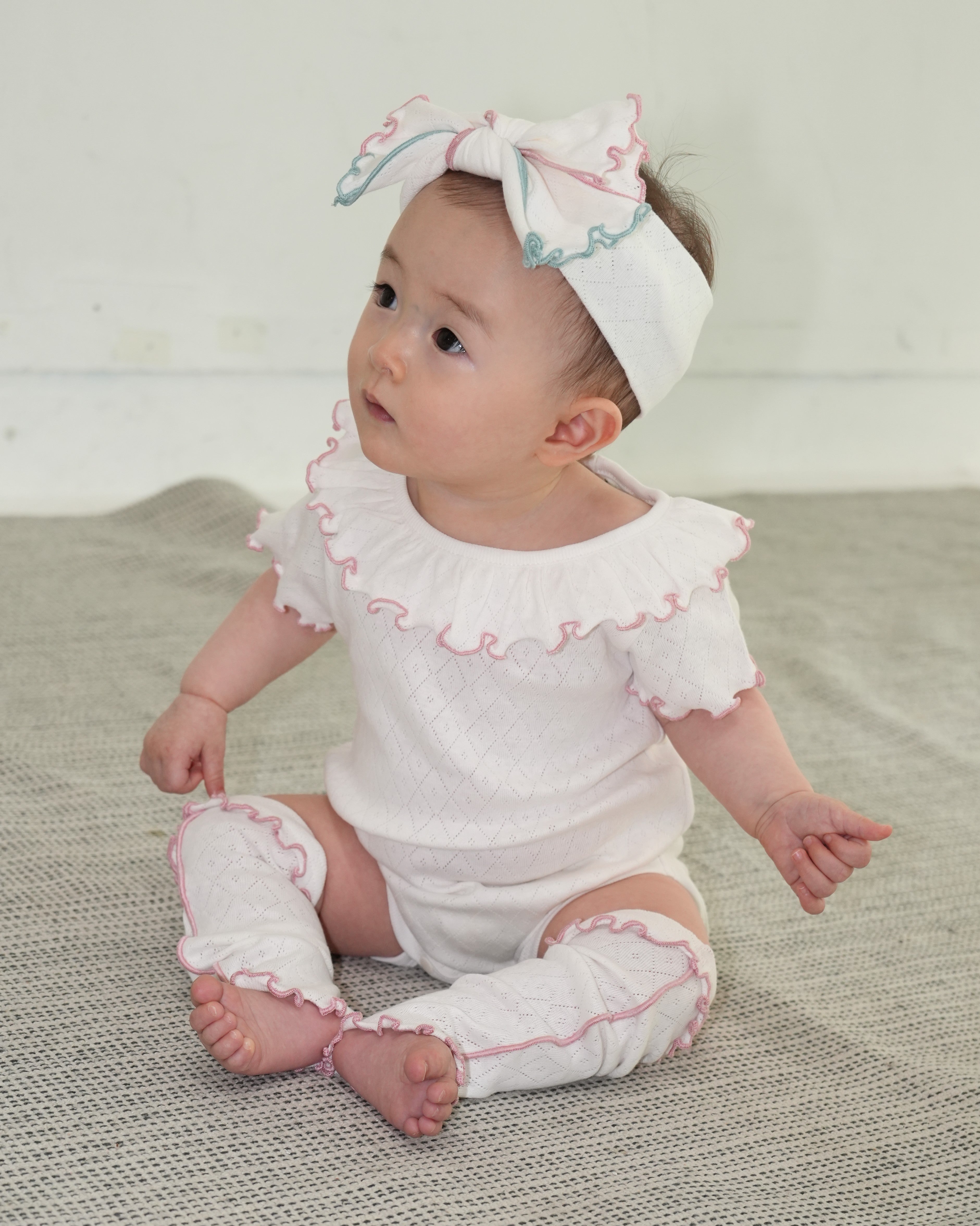 Eyelet Fraise Leg Warmers
【110216】 (Off White Pink)