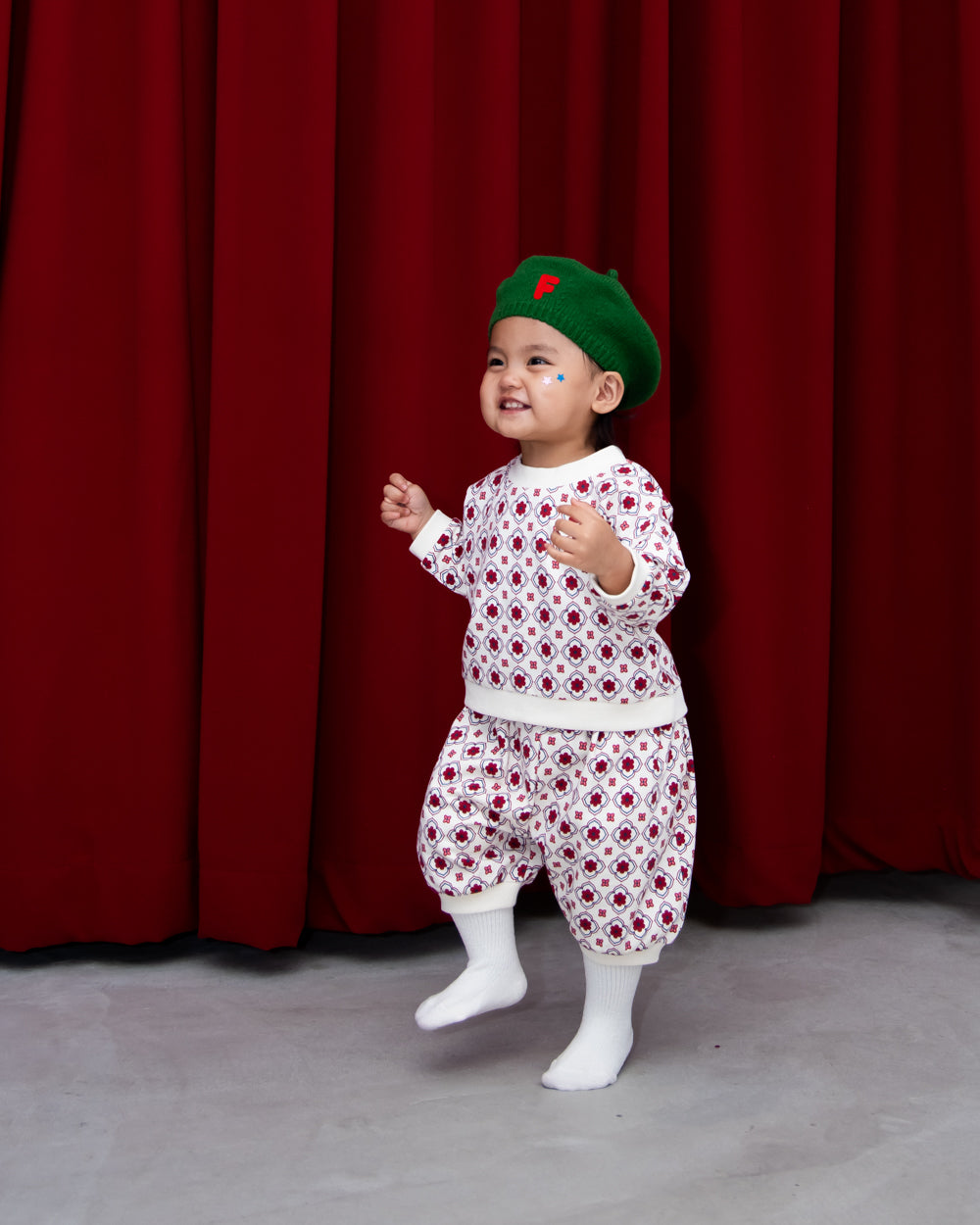(Pre-order) Vintage Tile Pattern Sweatshirt [110095] (Red) 