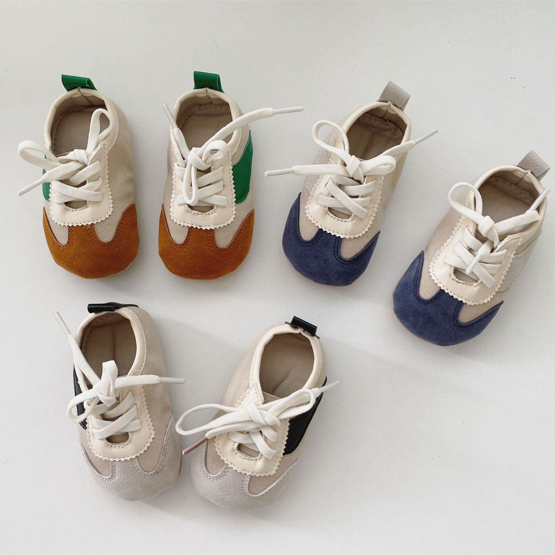 Line design sneakers [S105]