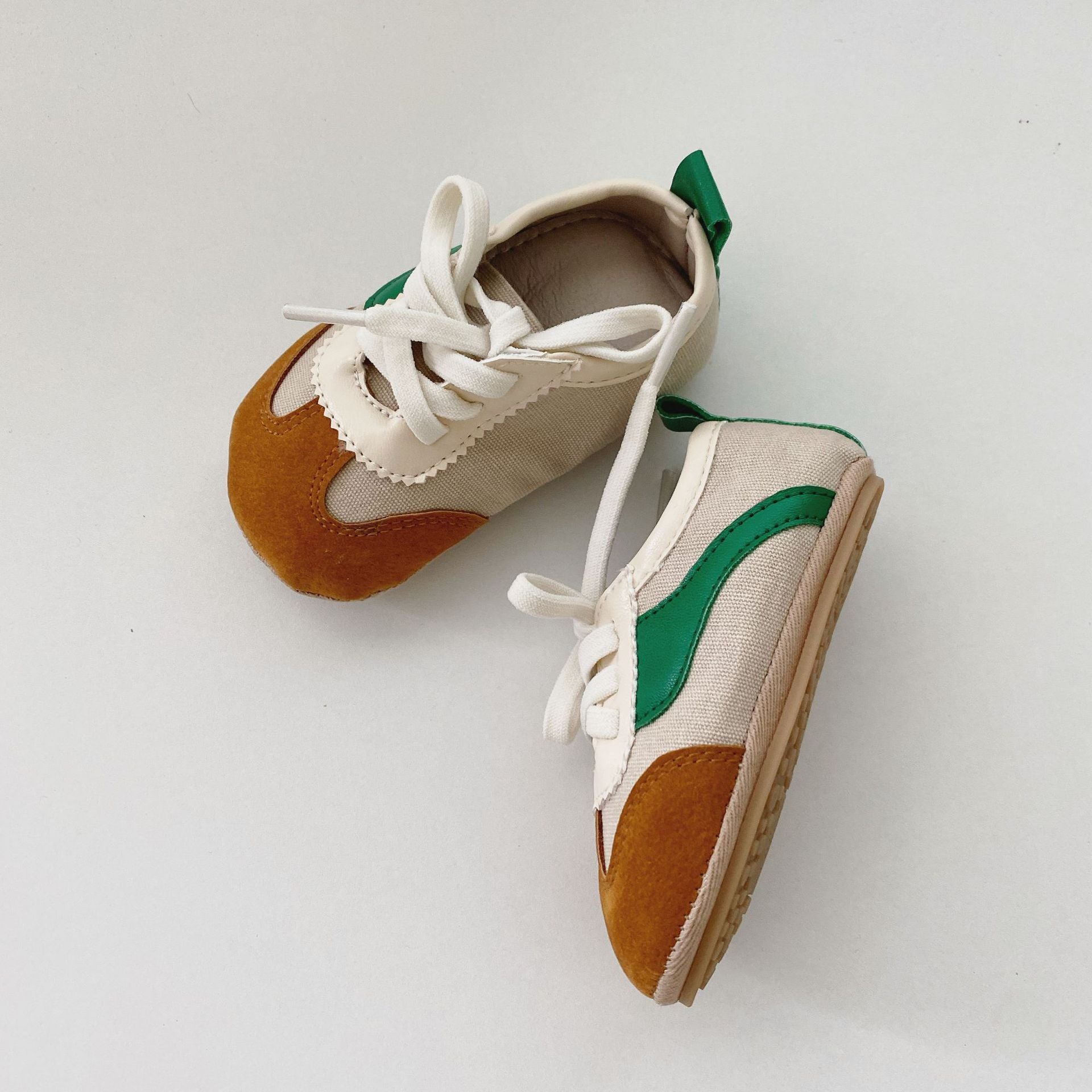 Line design sneakers [S105]