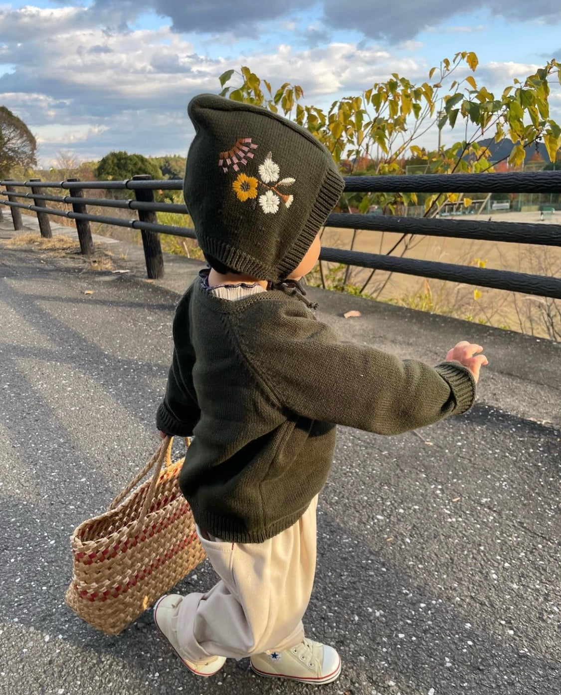 うのにもお得な フレンチ アンティーク Baby Bonnet. 花籠 雑貨