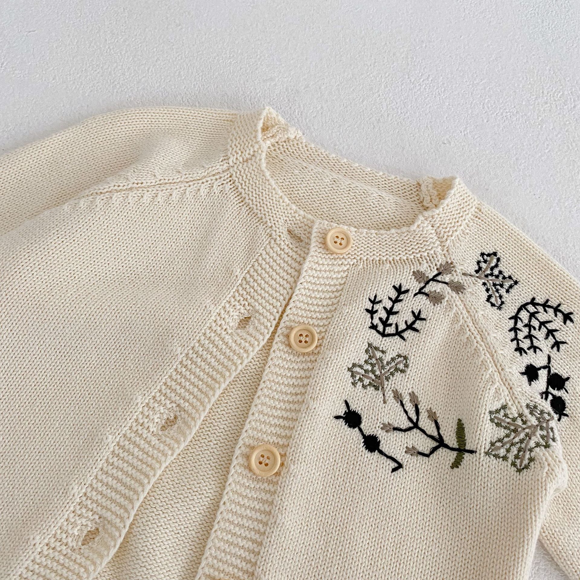 Embroidered wreath design cardigan/overalls [N3013]